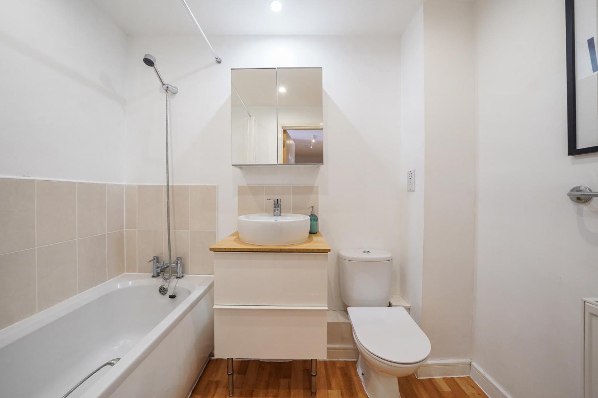 City Riverside - 2 Bedroom & Free Parking Barking  Exterior photo